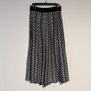 Bou Jeloud Off White & Black Patterned Pleated Midi Skirt